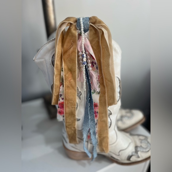 Colorful Boot Ribbons - Picture 4 of 7